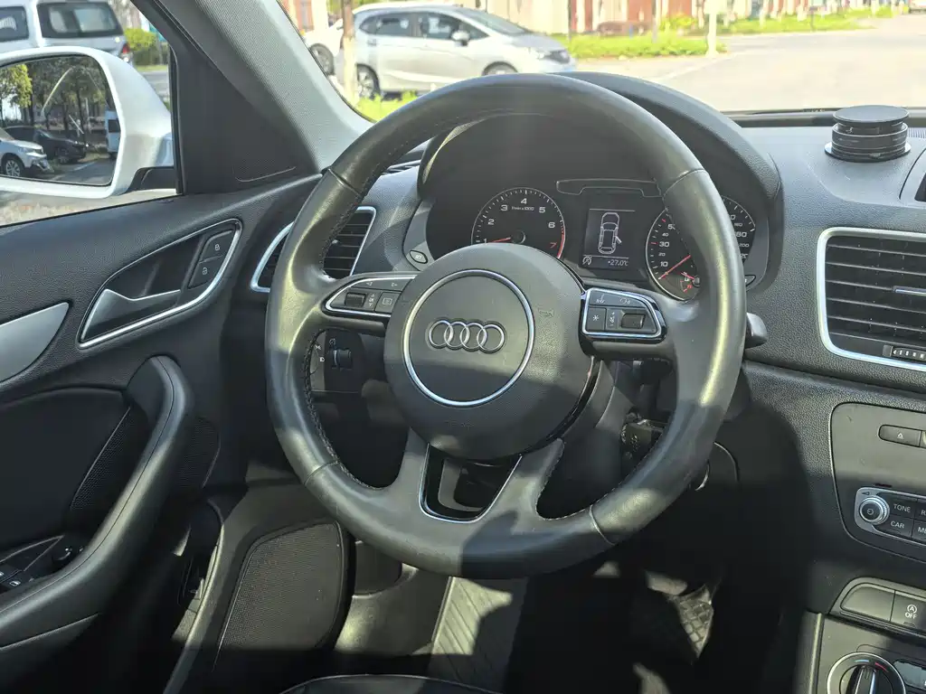 Audi Q3 — фото 10