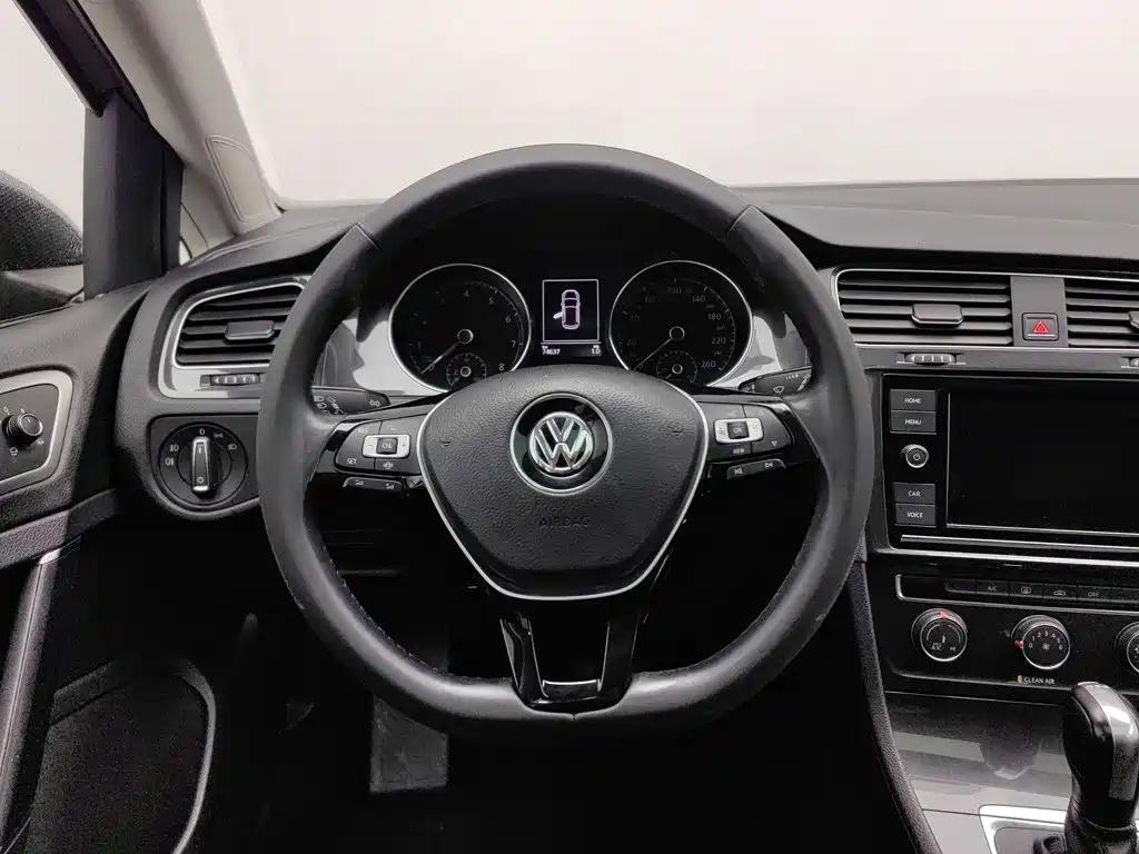 Volkswagen Golf — фото 11
