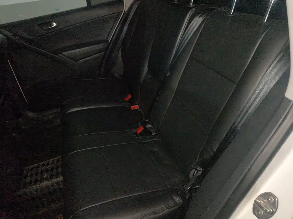 Volkswagen Tiguan — фото 13