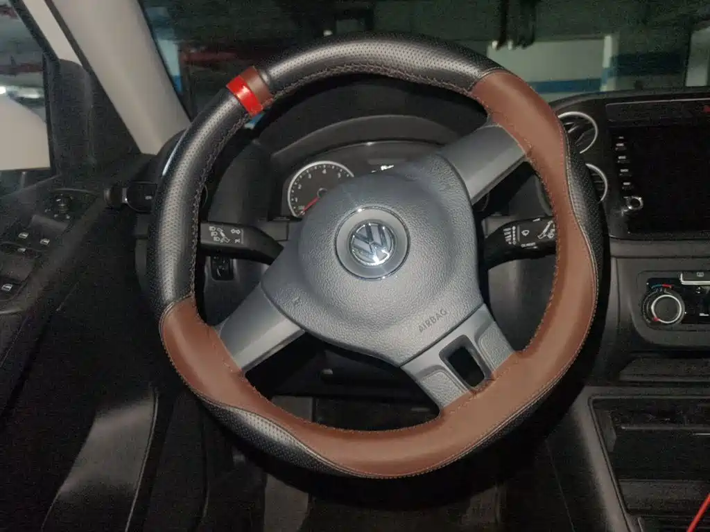 Volkswagen Tiguan — фото 6
