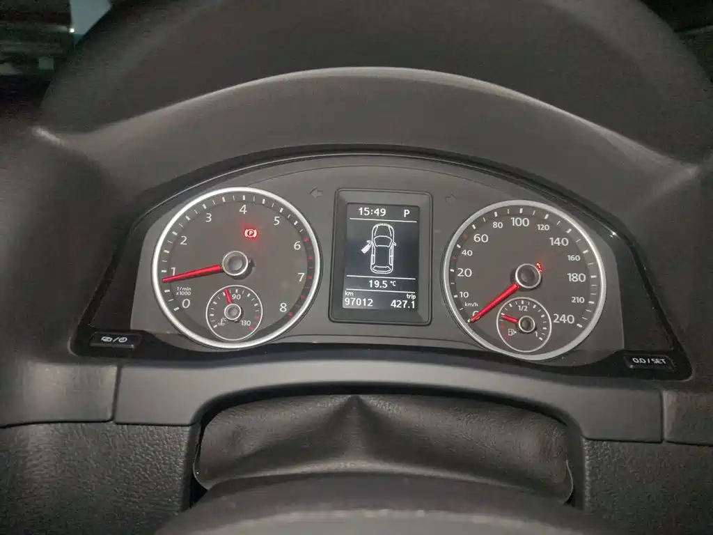 Volkswagen Tiguan — фото 7