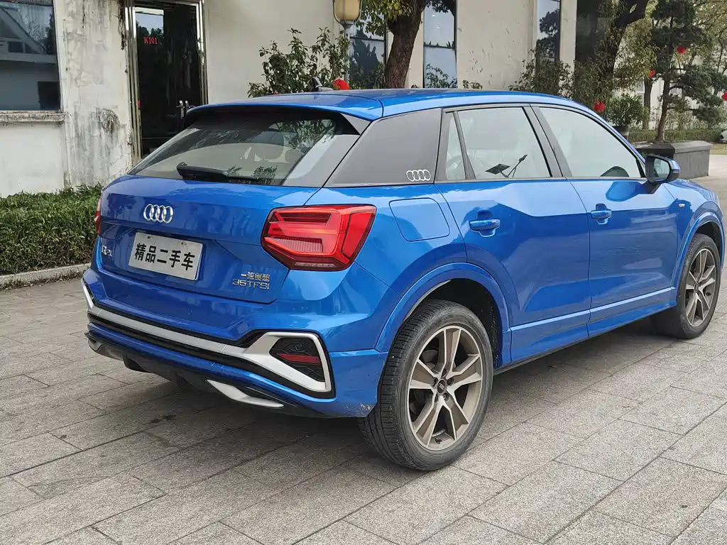 Audi Q2L — фото 9