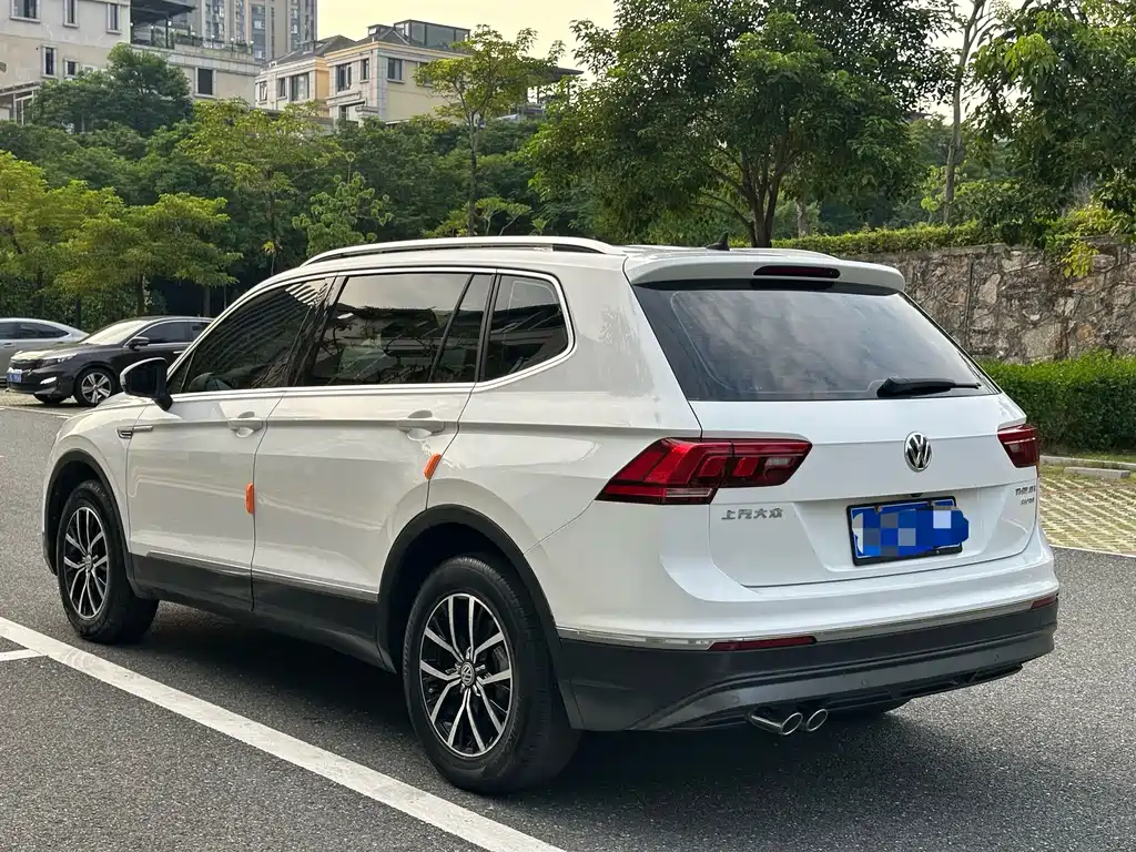 Volkswagen Tiguan L — фото 7