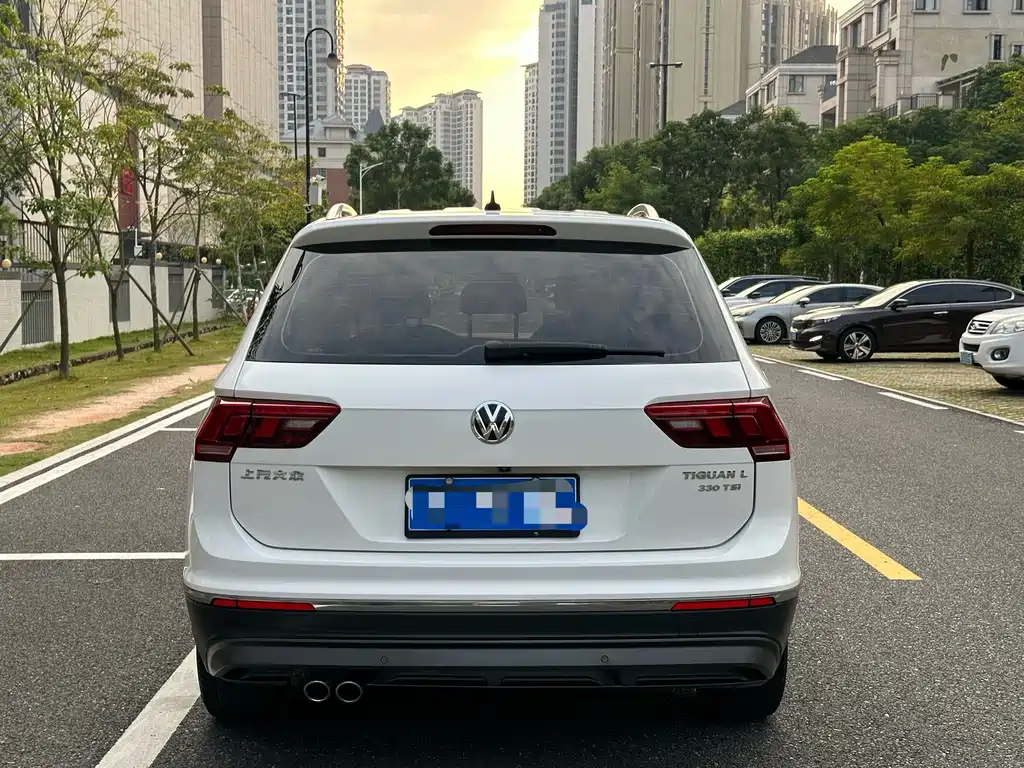 Volkswagen Tiguan L — фото 8