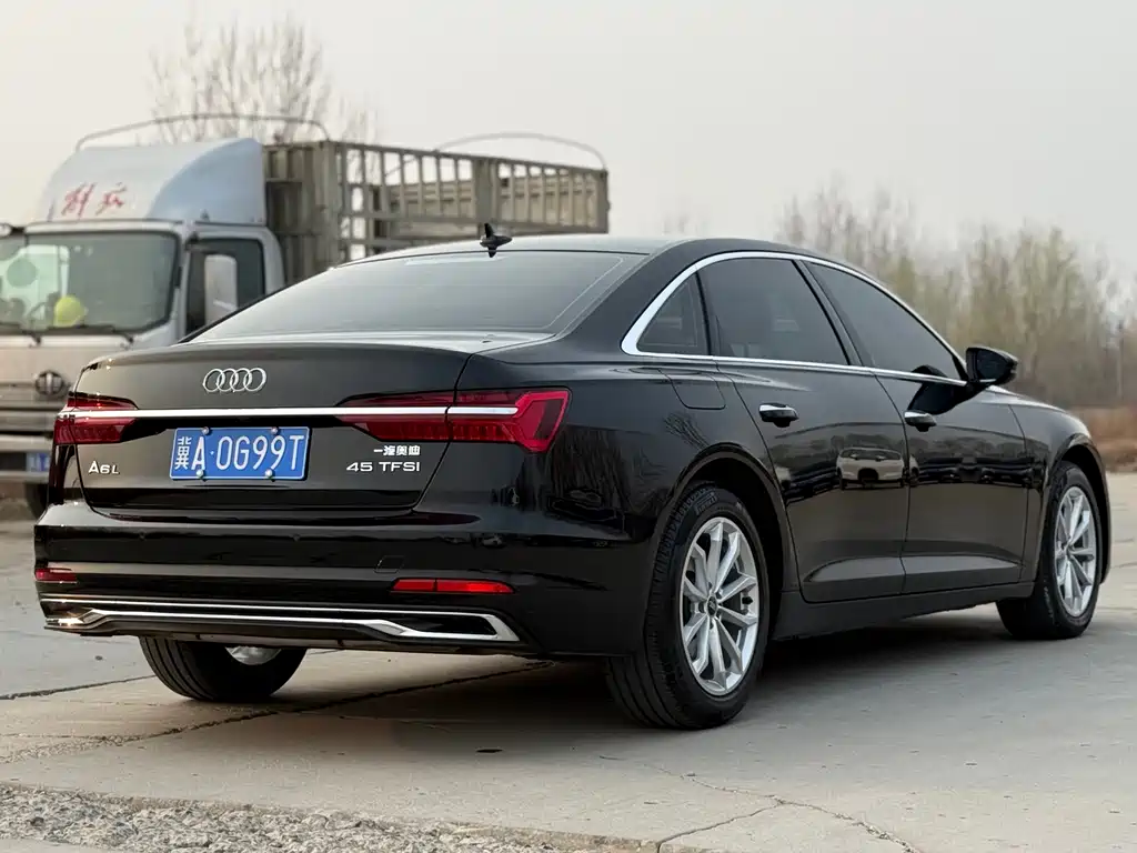Audi A6L — фото 13