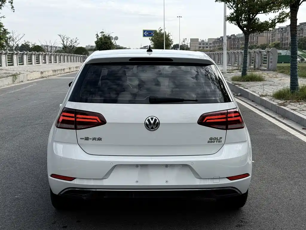 Volkswagen Golf — фото 5