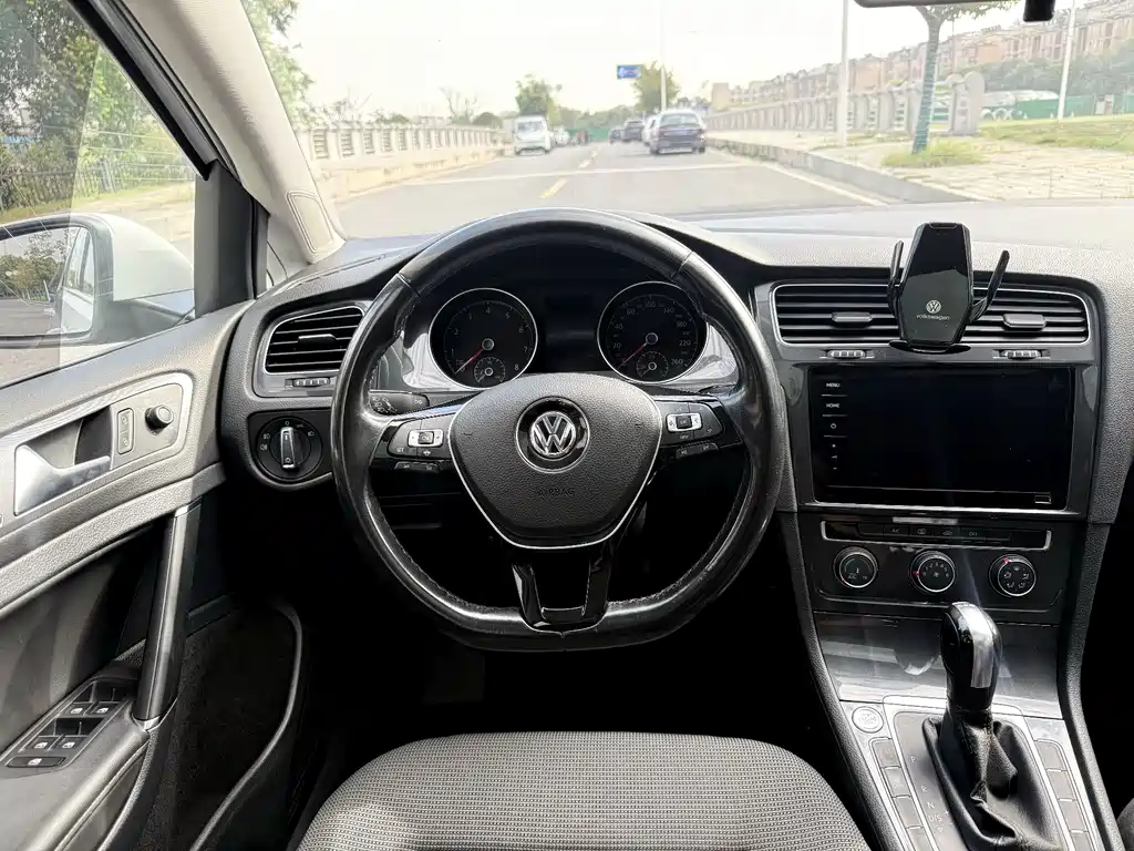 Volkswagen Golf — фото 9