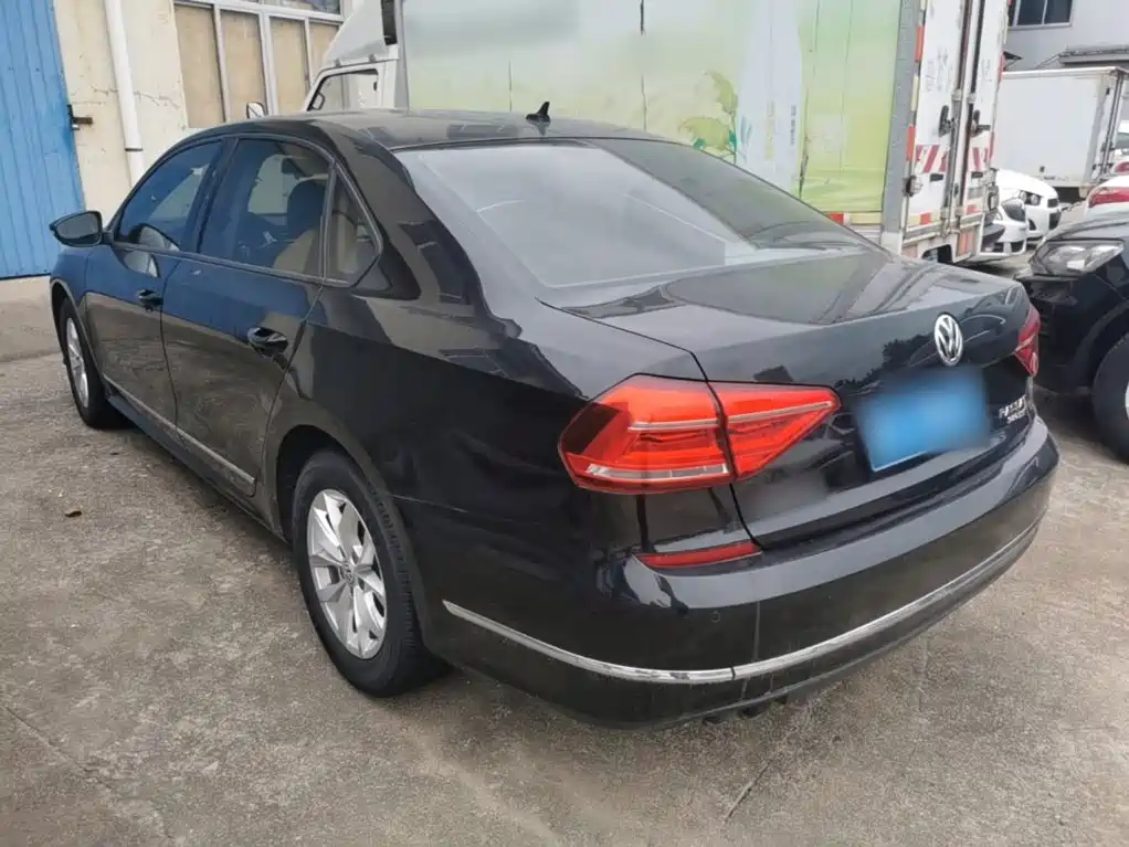 Volkswagen Passat — фото 4