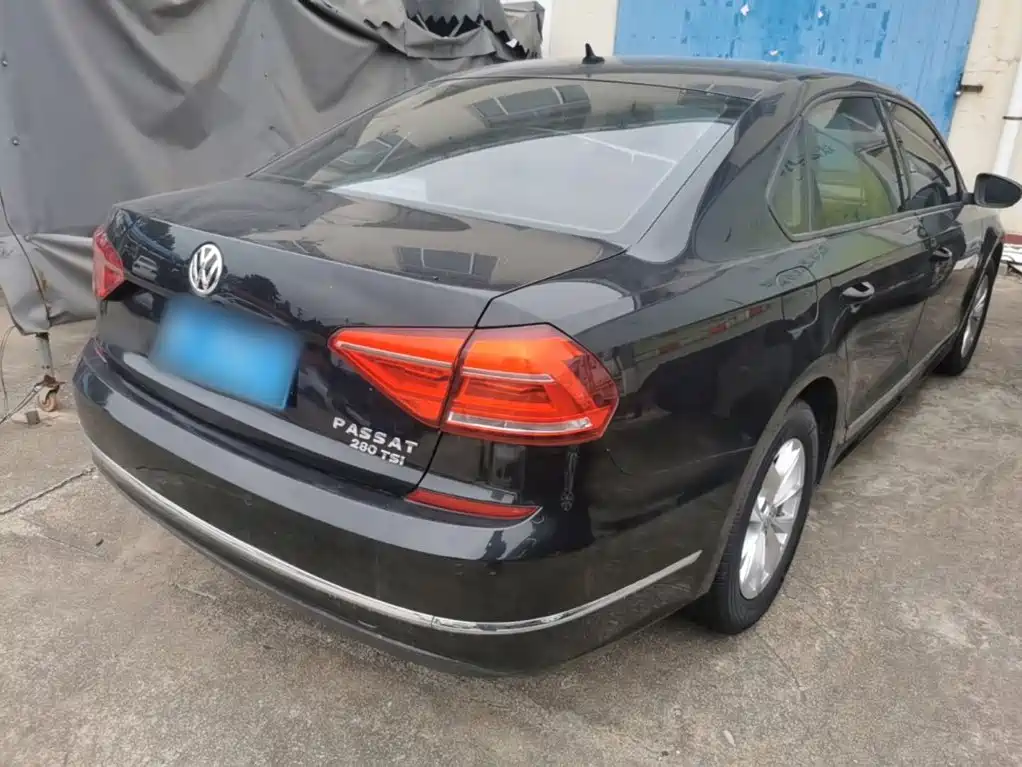 Volkswagen Passat — фото 6