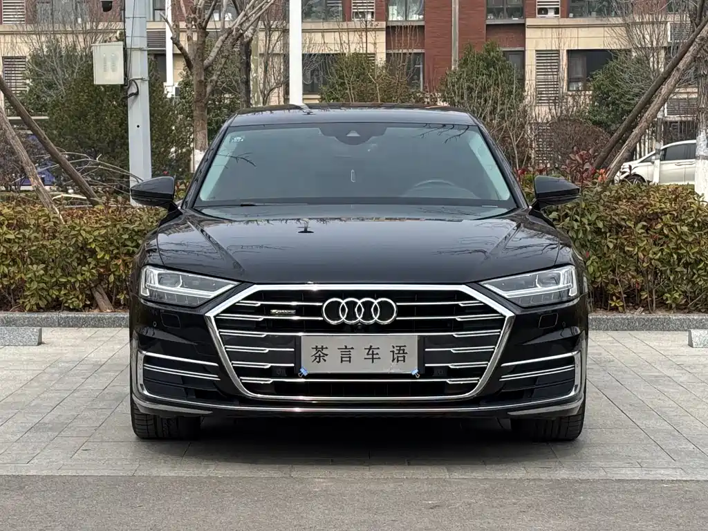 Audi A8 — фото 2