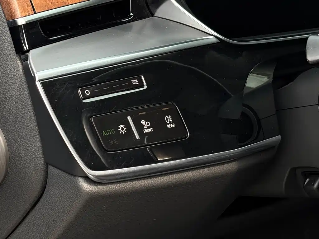 Audi A8 — фото 14
