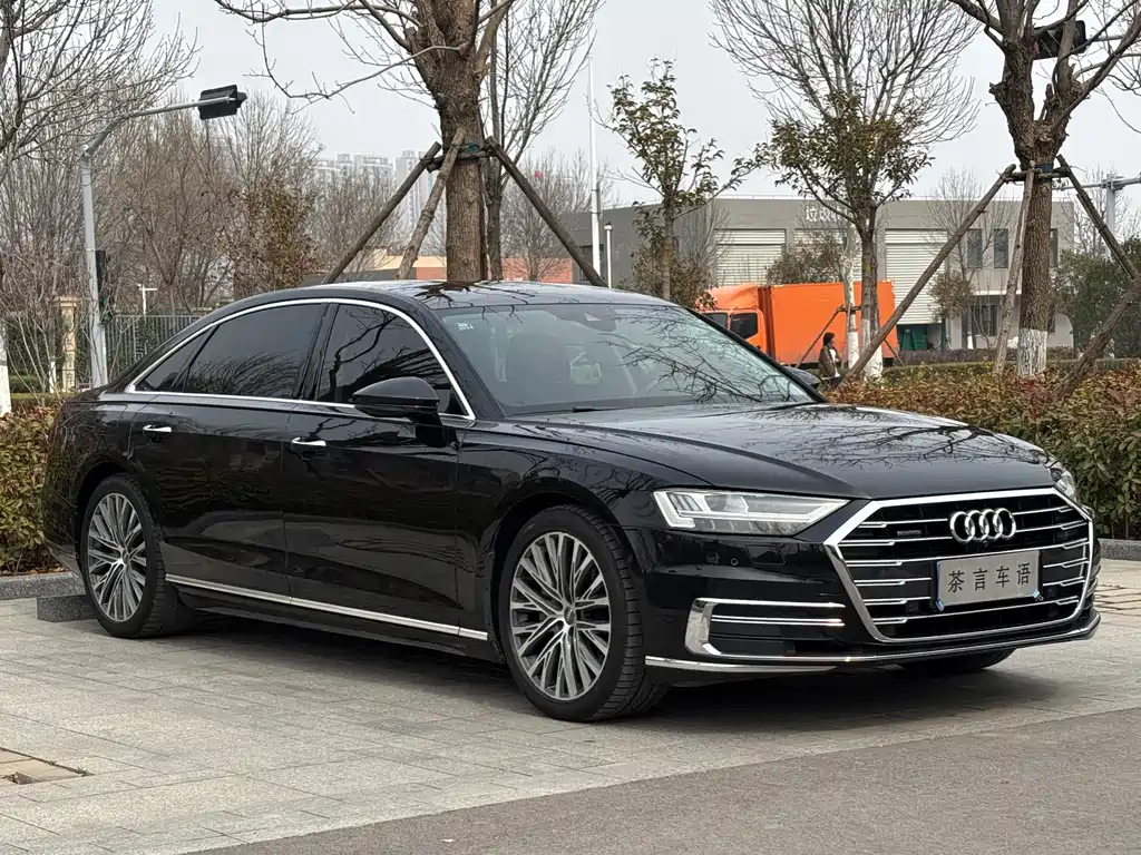 Audi A8 — фото 3