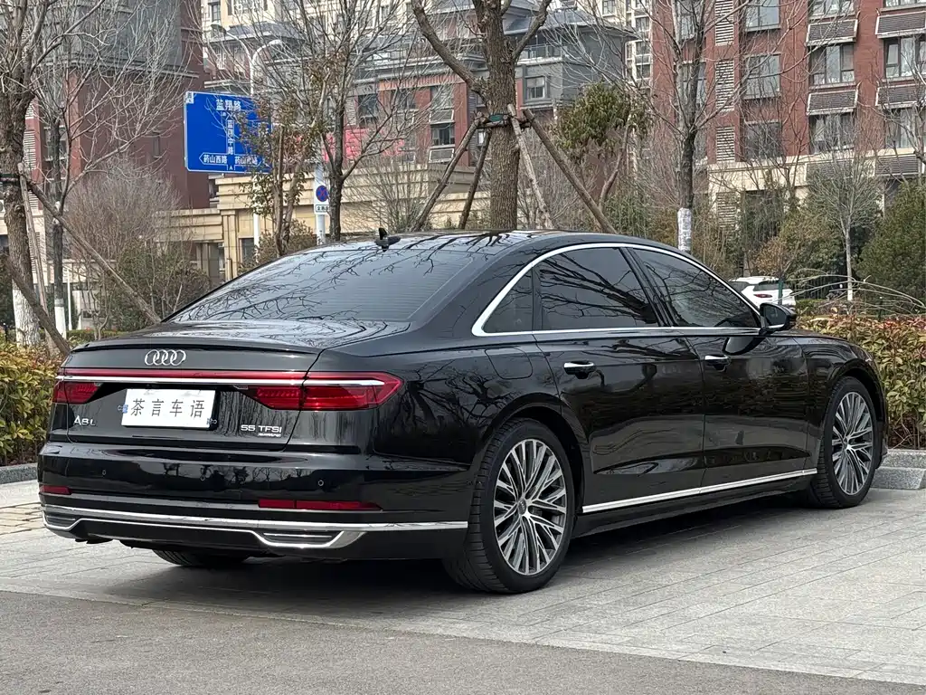 Audi A8 — фото 4