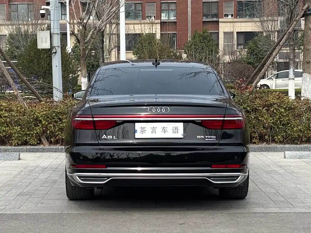 Audi A8 — фото 5