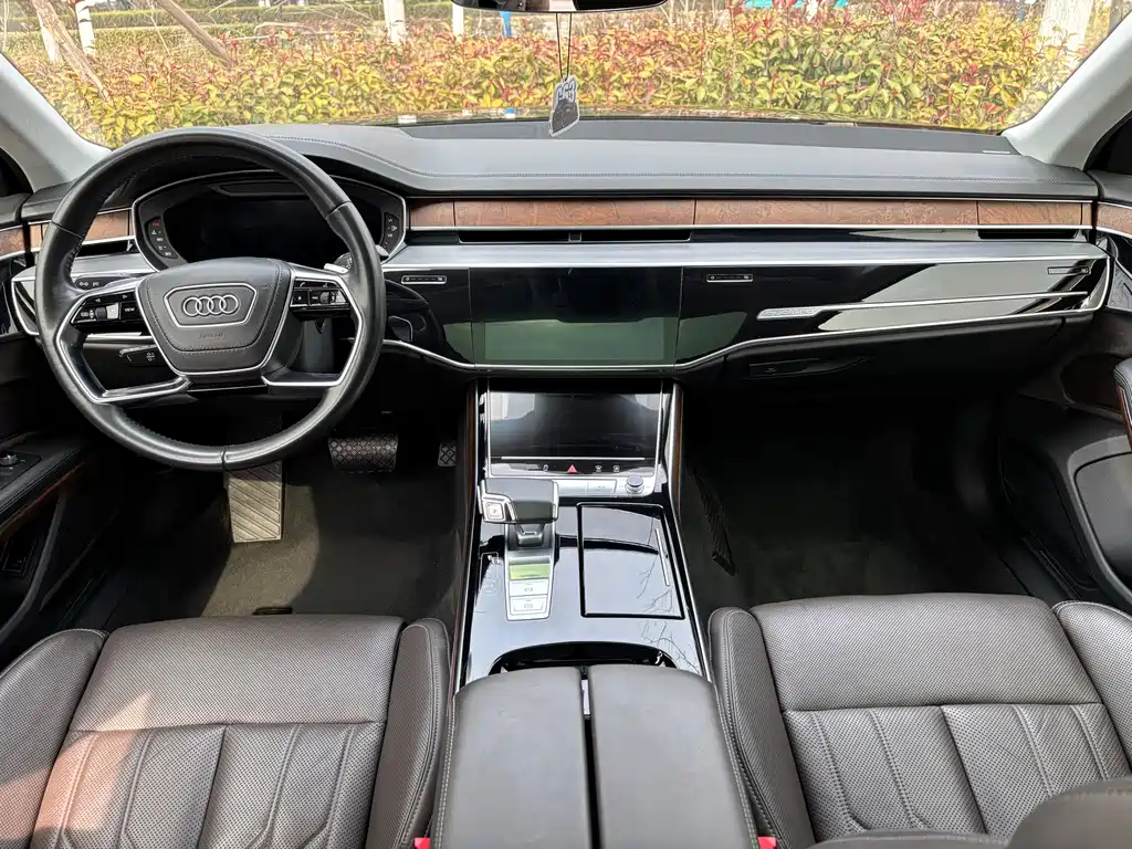 Audi A8 — фото 9