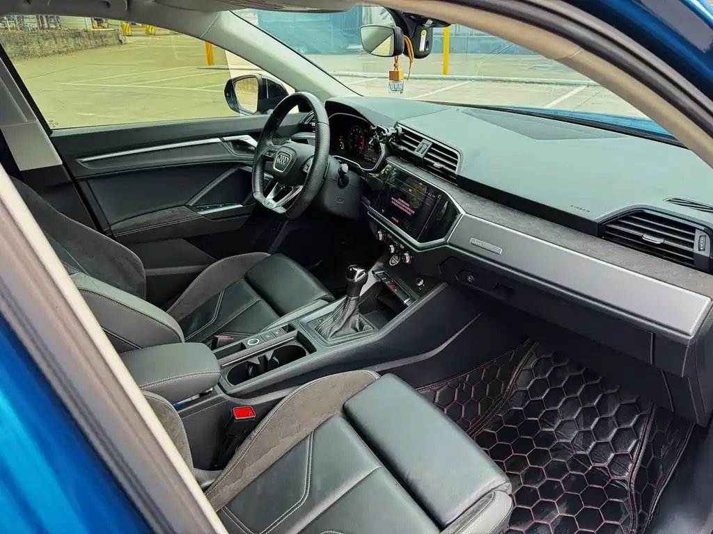 Audi Q3 Sportback — фото 10