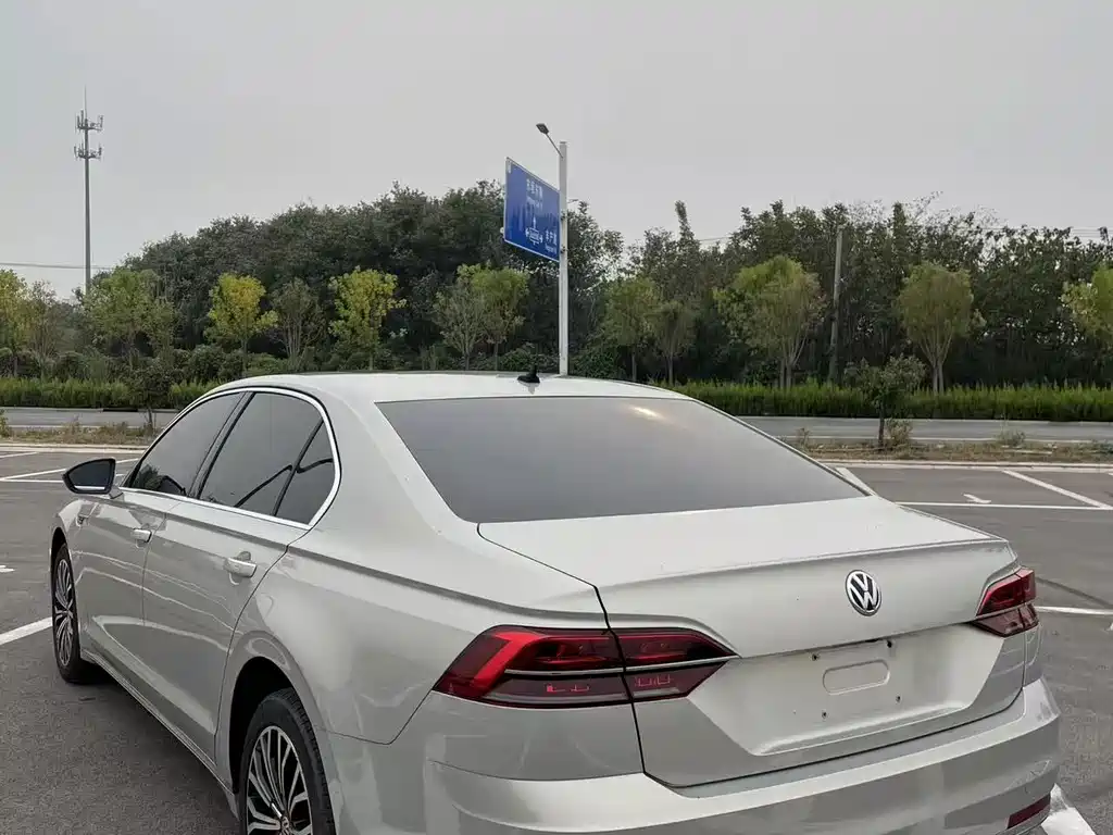 Volkswagen Phideon — фото 5