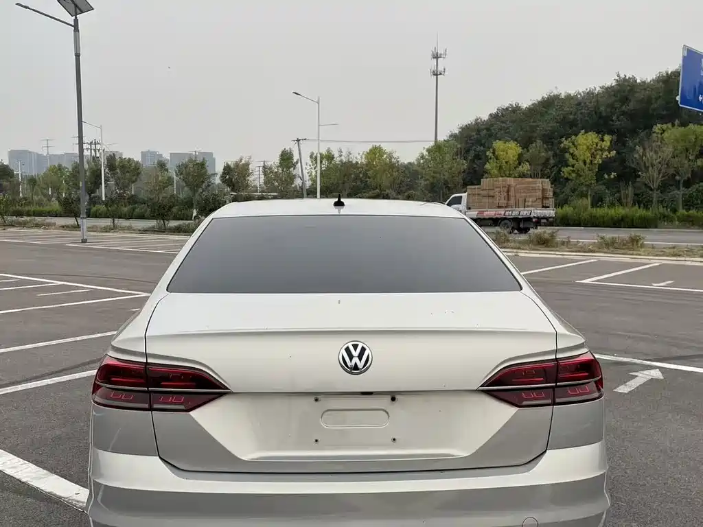 Volkswagen Phideon — фото 6