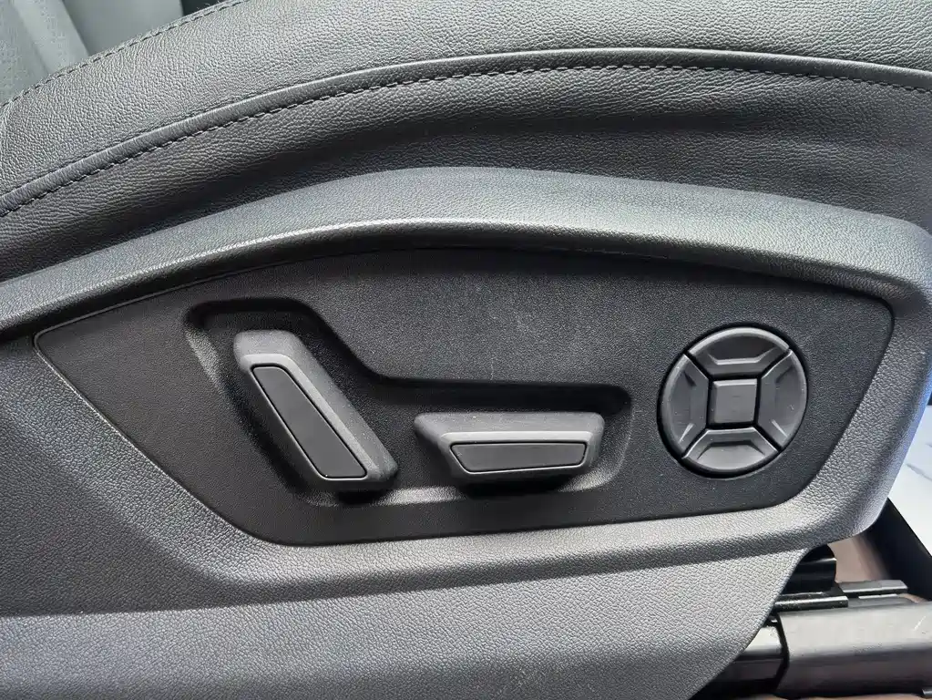 Audi Q7 — фото 19