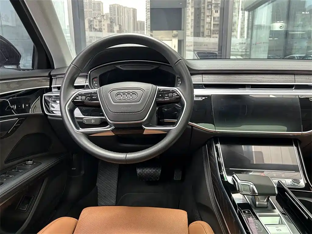 Audi A8 — фото 11