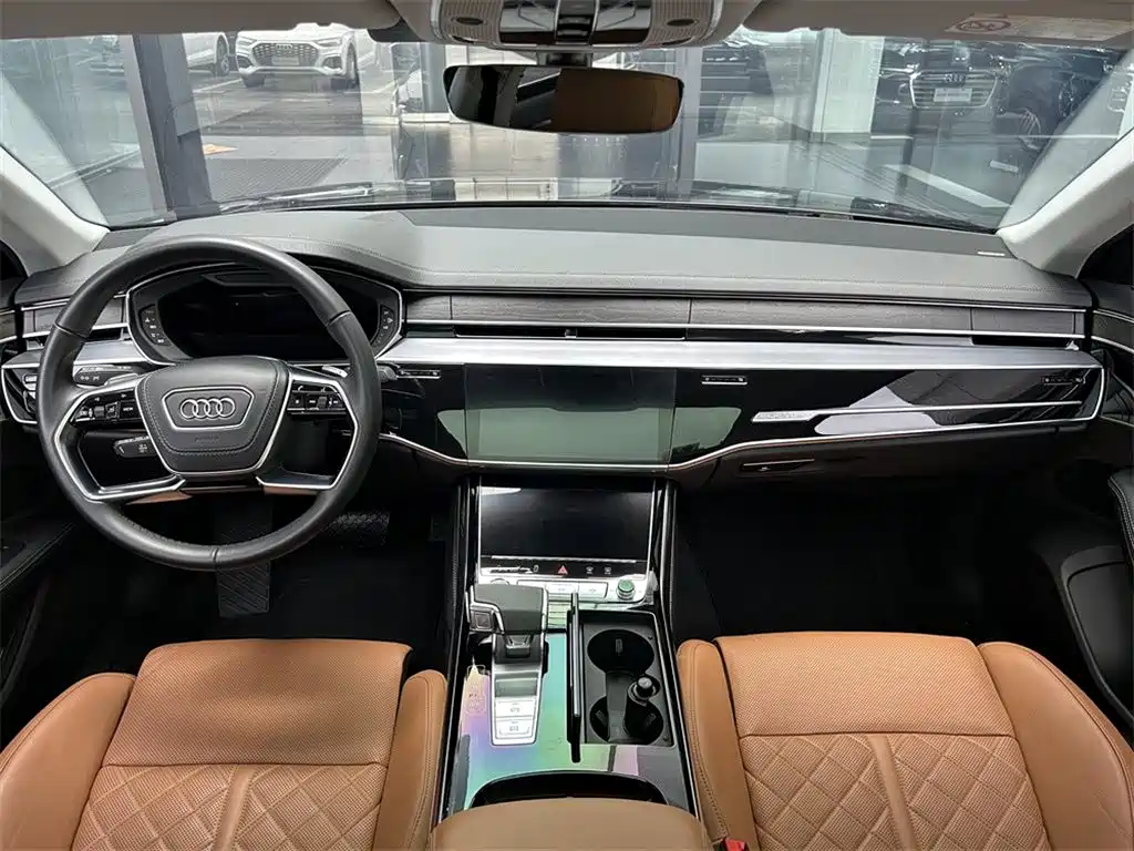Audi A8 — фото 6