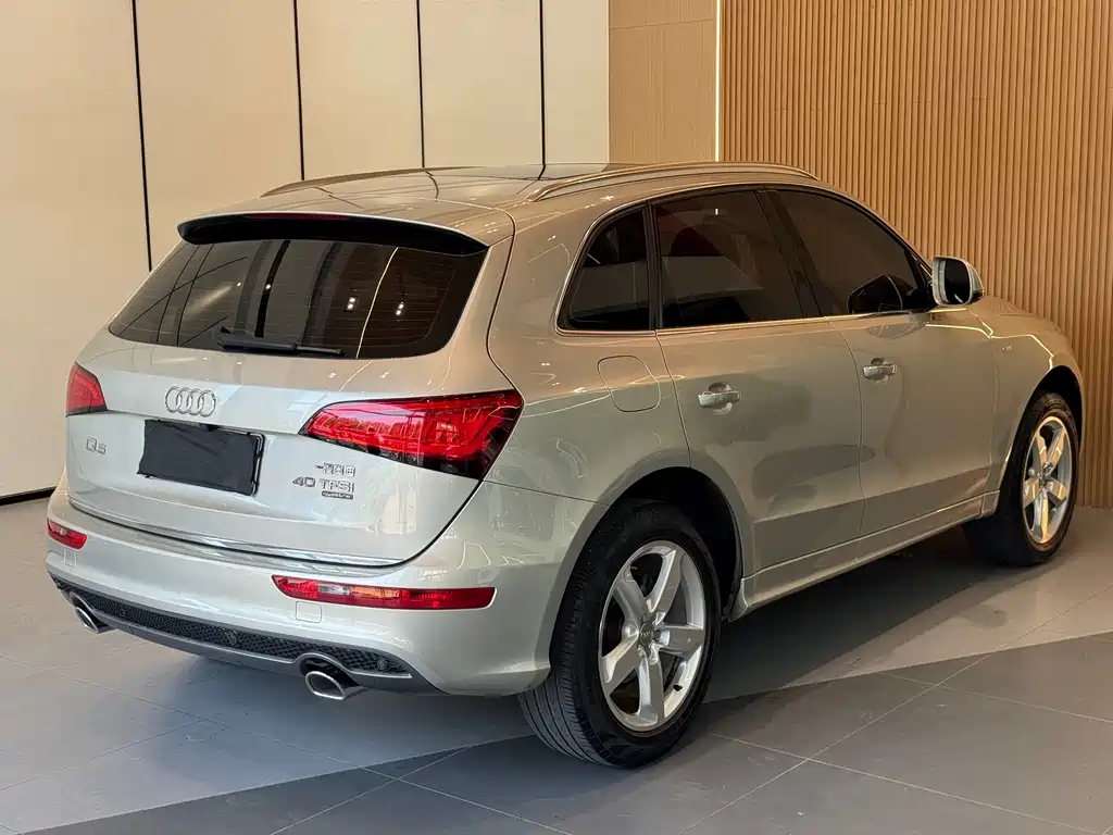 Audi Q5 — фото 18