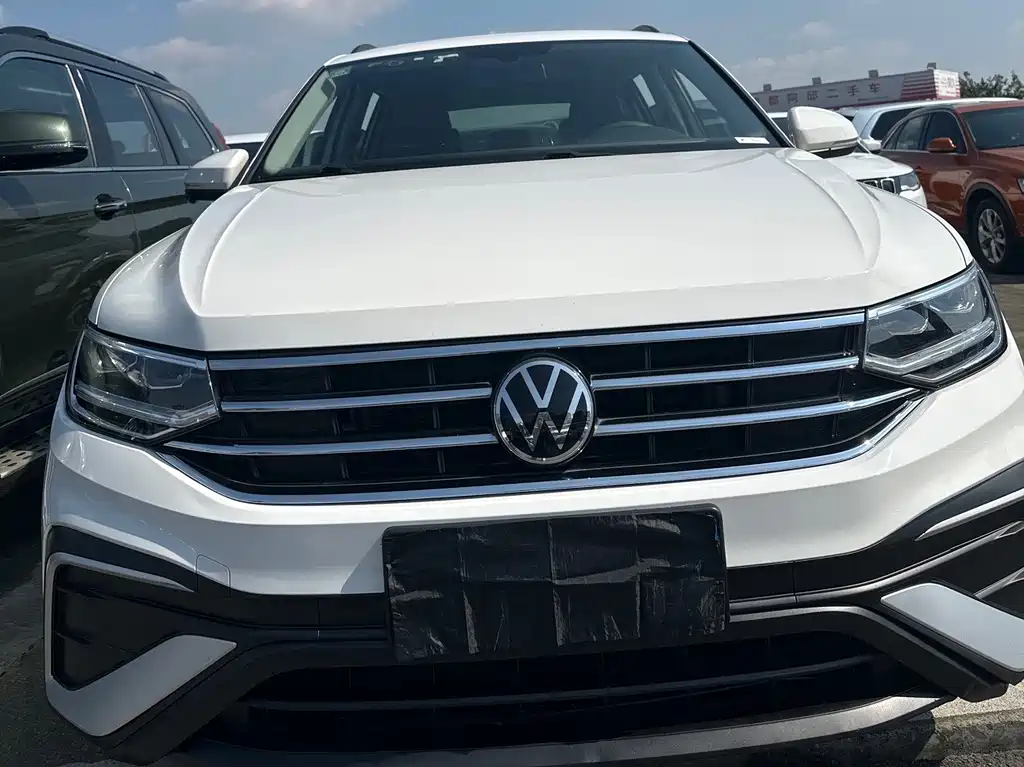 Volkswagen Tiguan L — фото 2