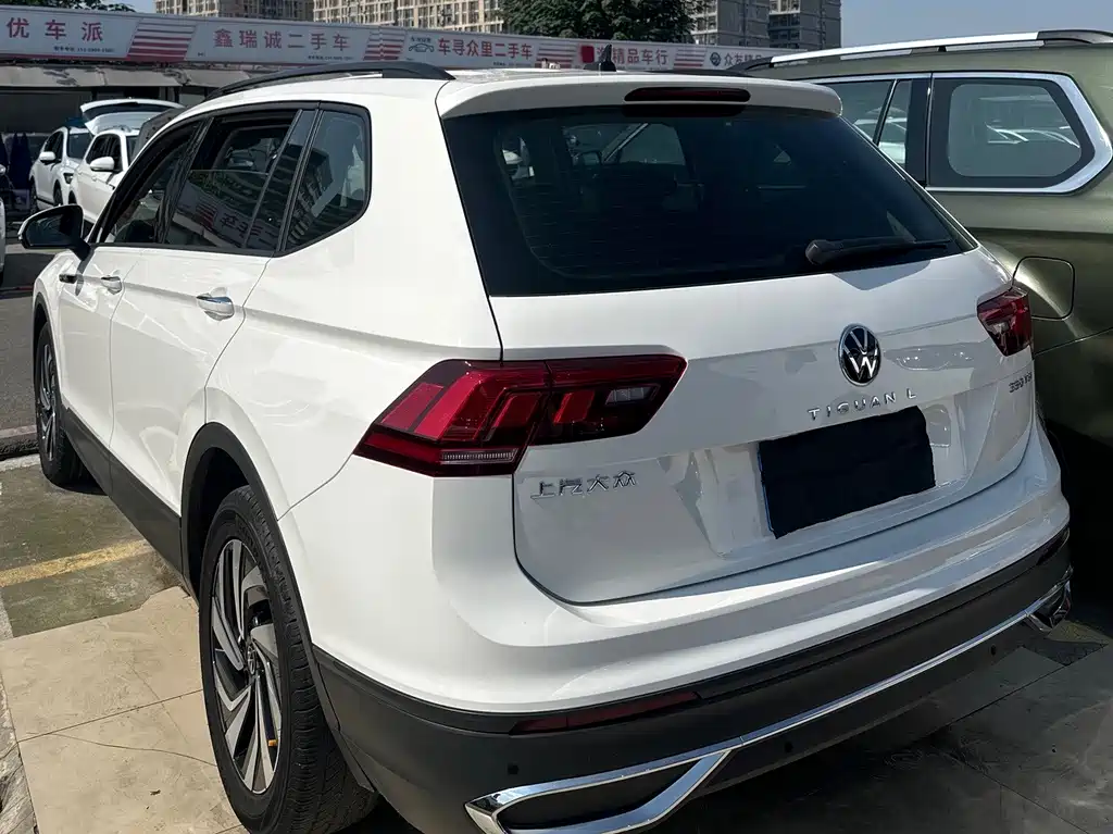 Volkswagen Tiguan L — фото 7