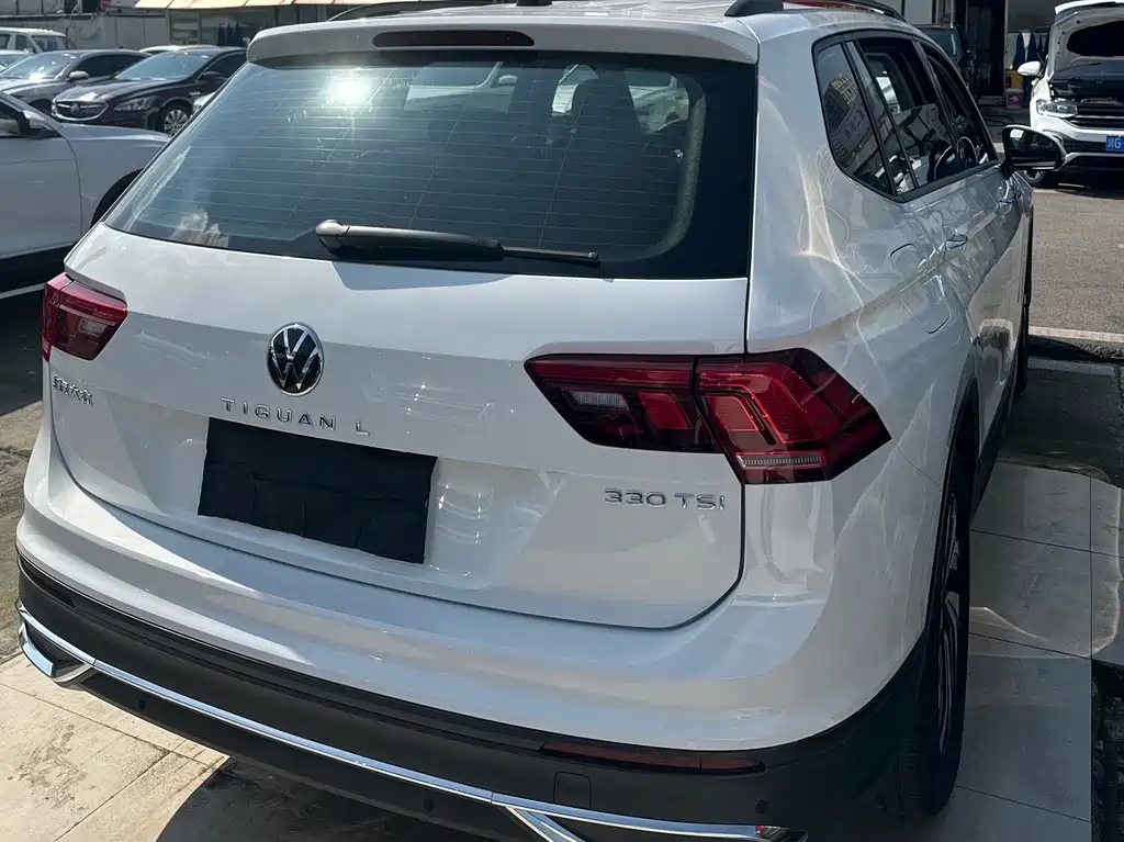 Volkswagen Tiguan L — фото 9