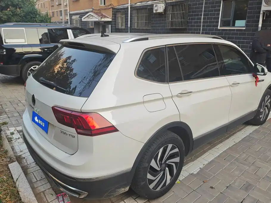 Volkswagen Tiguan L — фото 3