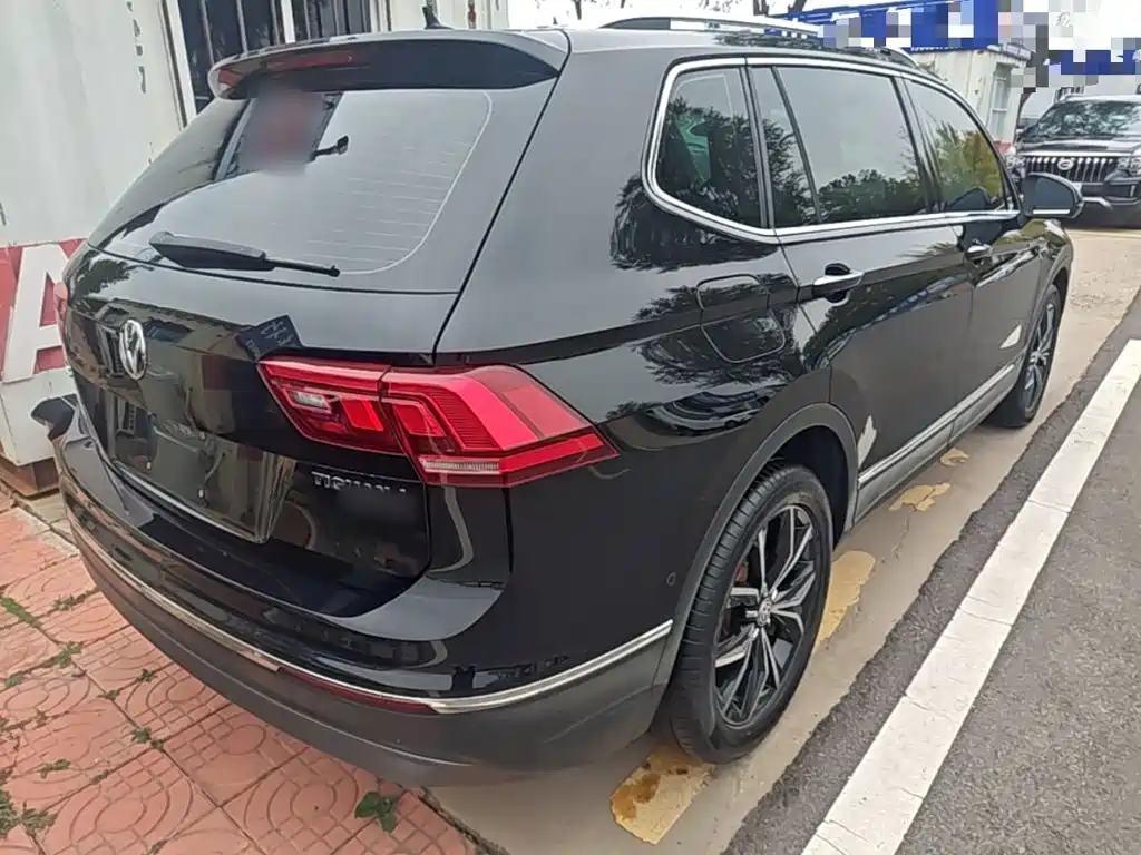 Volkswagen Tiguan L — фото 6