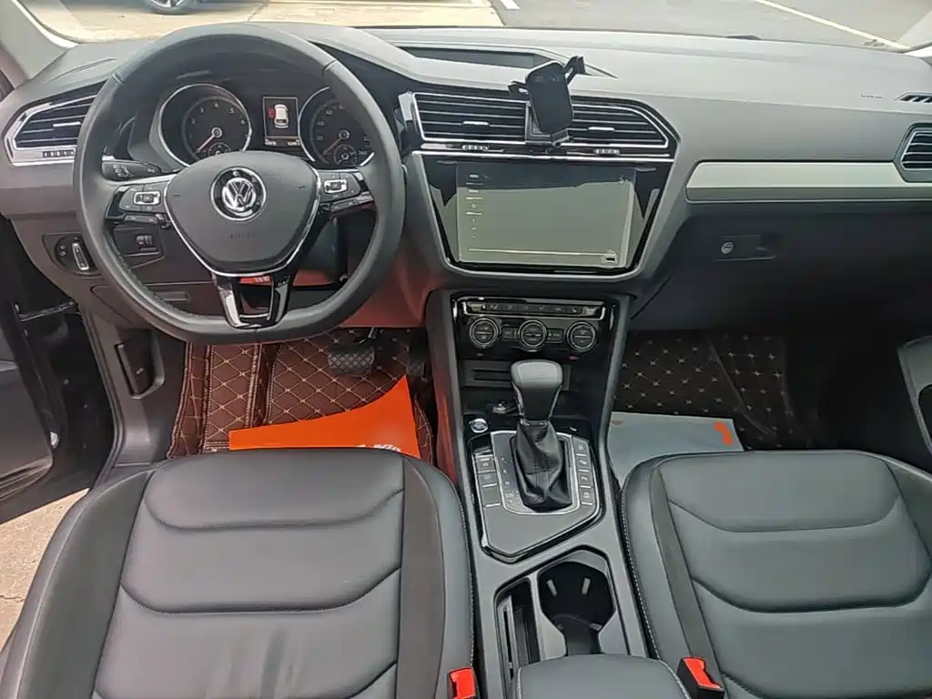 Volkswagen Tiguan L — фото 9