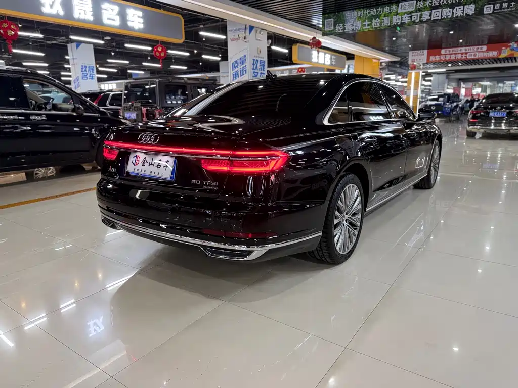 Audi A8 — фото 14