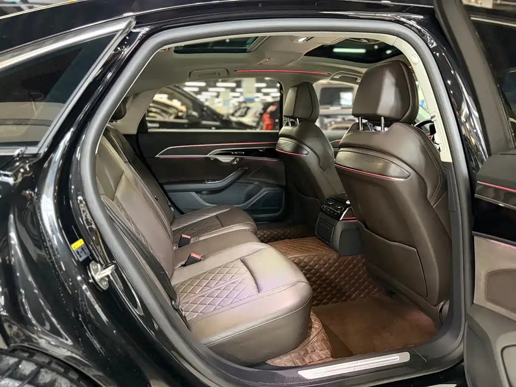 Audi A8 — фото 10