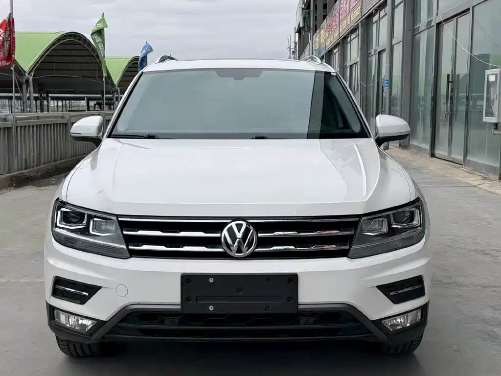 Volkswagen Tiguan L — фото 2