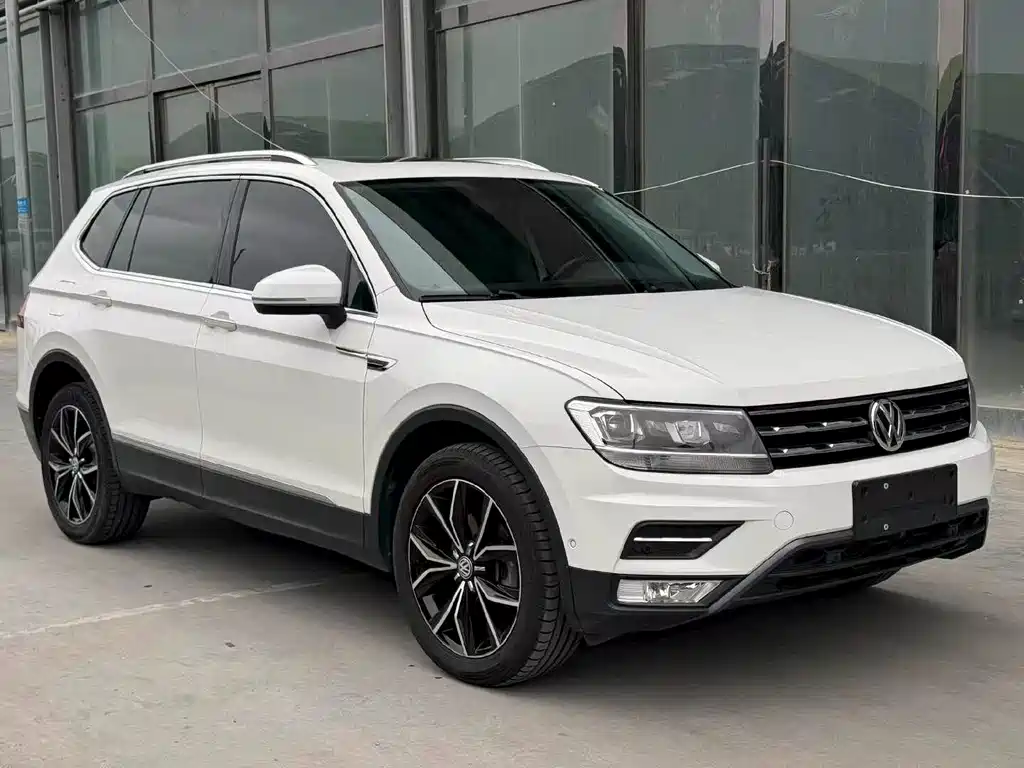 Volkswagen Tiguan L — фото 3
