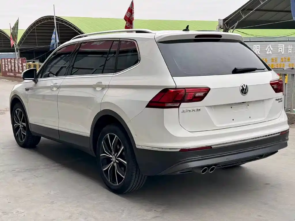 Volkswagen Tiguan L — фото 4