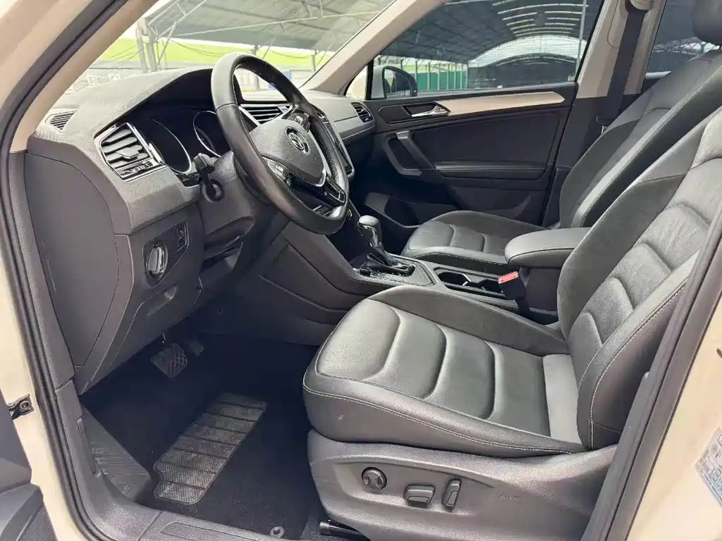 Volkswagen Tiguan L — фото 7
