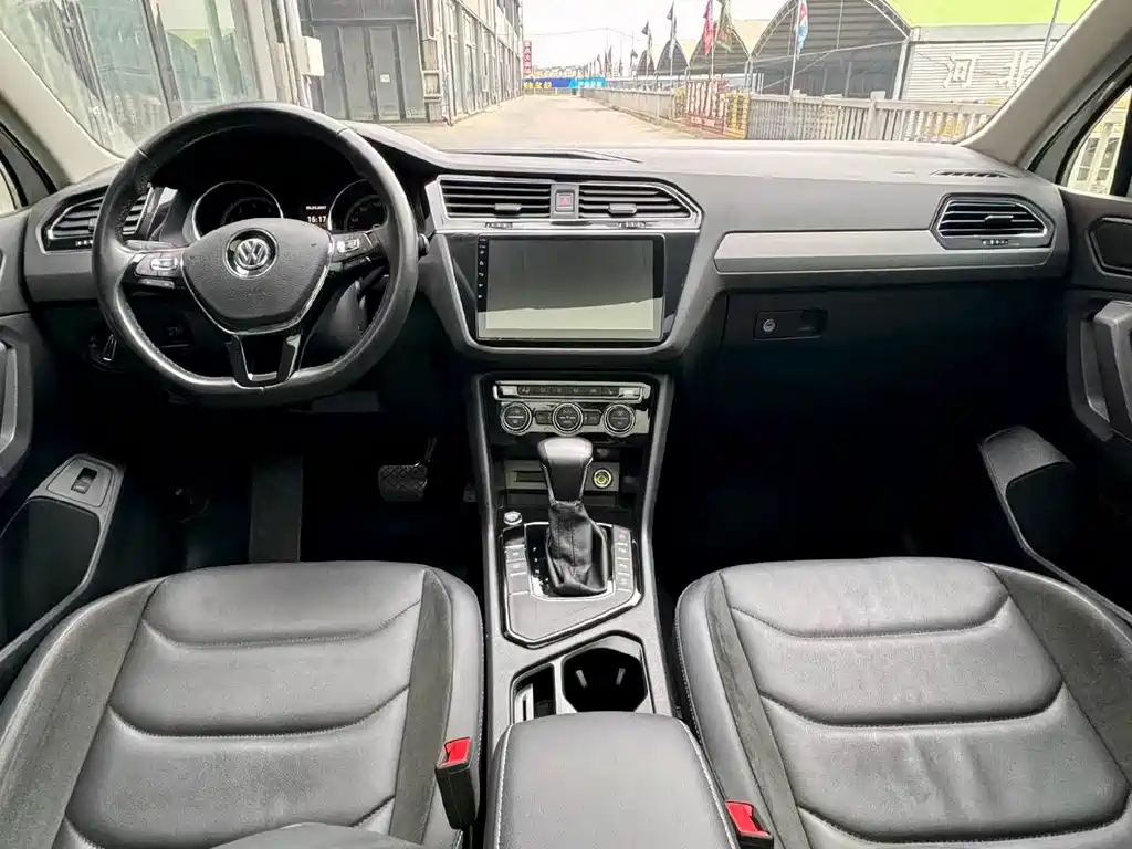 Volkswagen Tiguan L — фото 8