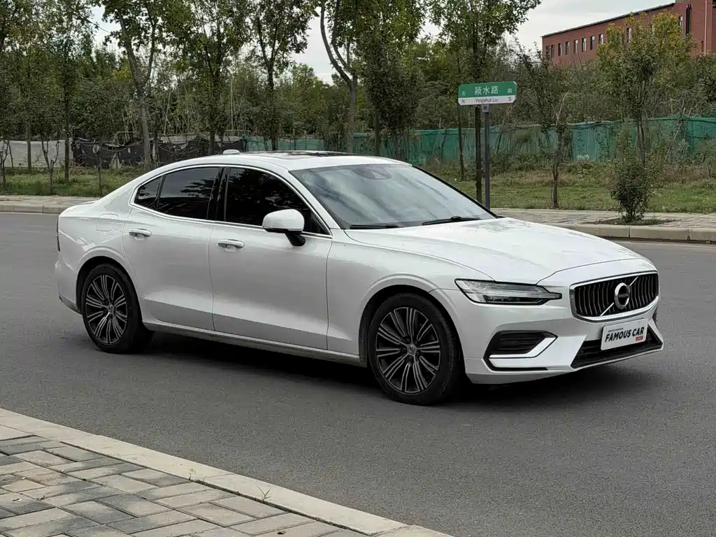 Volvo S60 — фото 3