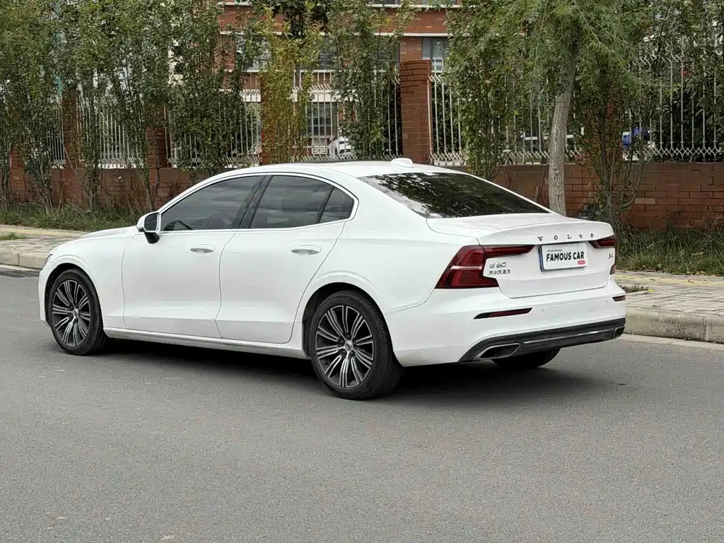 Volvo S60 — фото 4