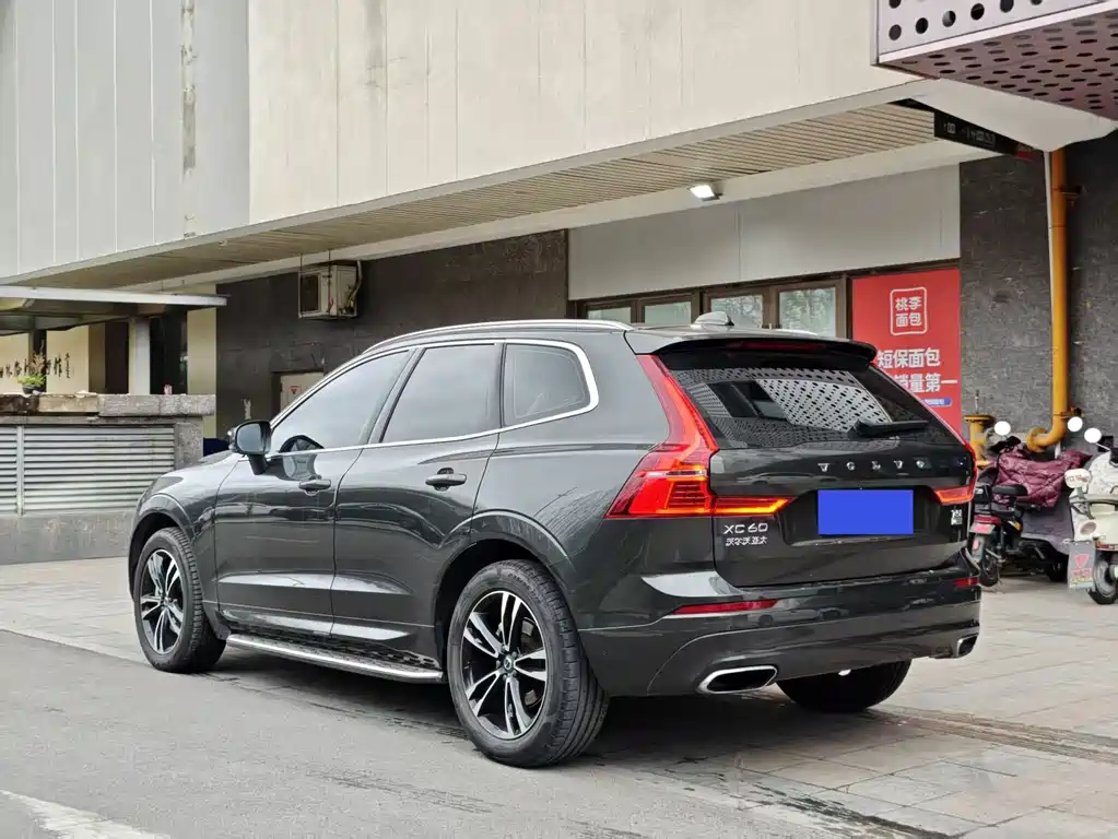 Volvo XC60 — фото 3