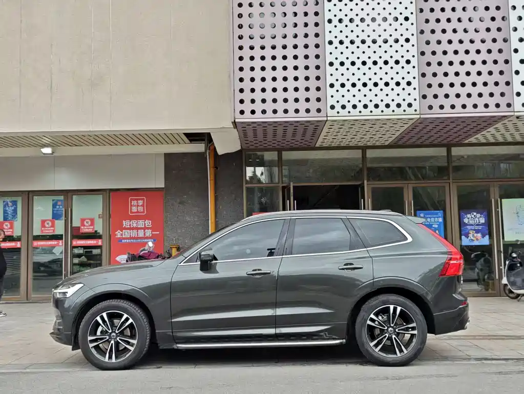 Volvo XC60 — фото 4