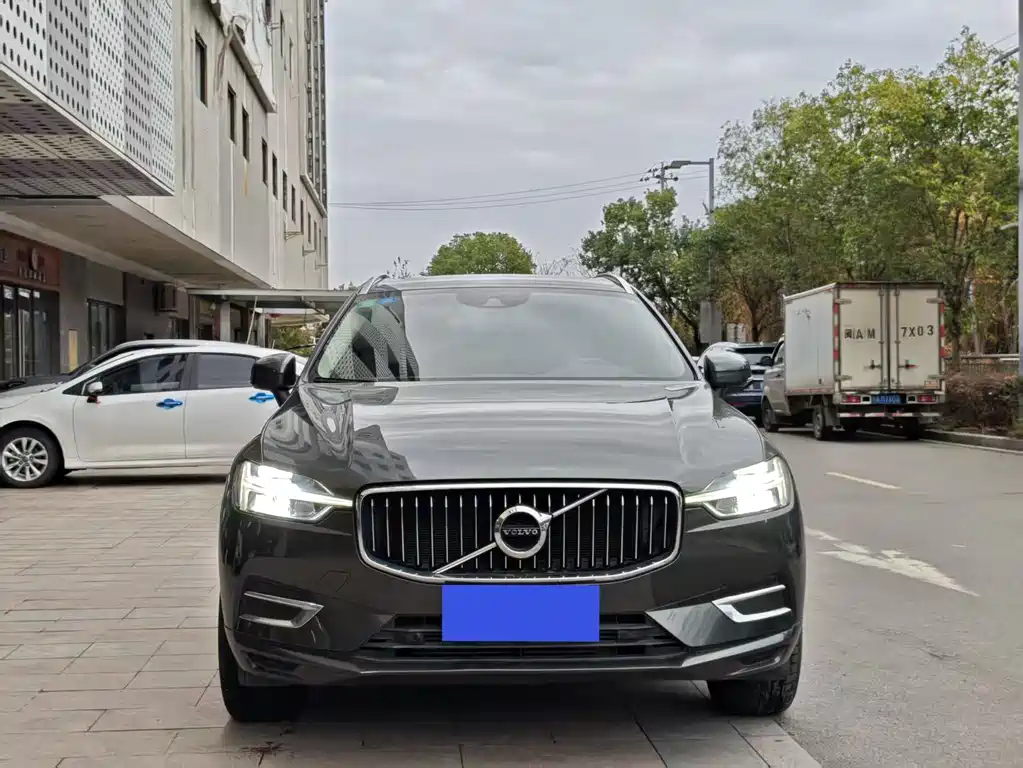 Volvo XC60 — фото 5