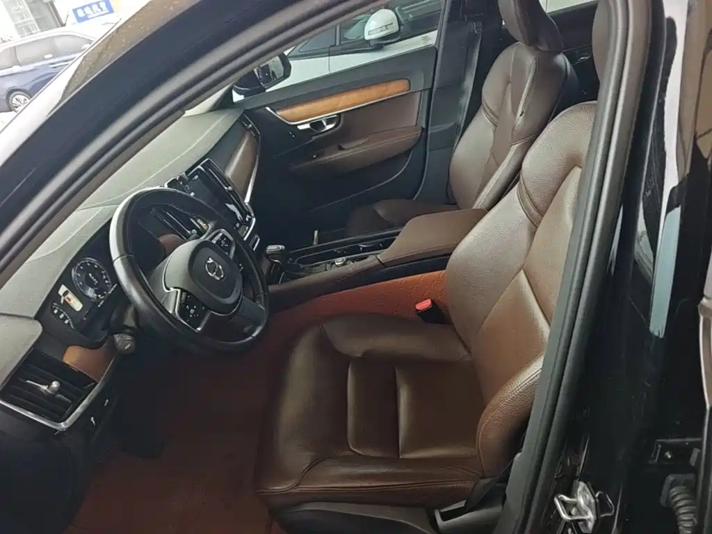 Volvo S90 — фото 14