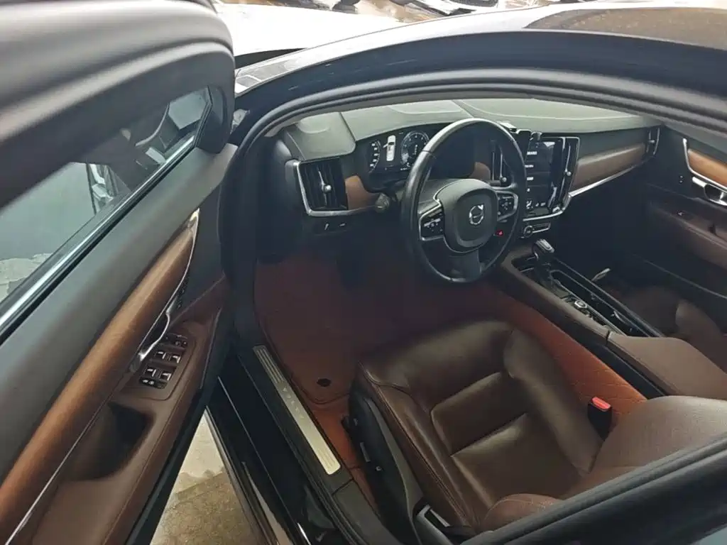 Volvo S90 — фото 15