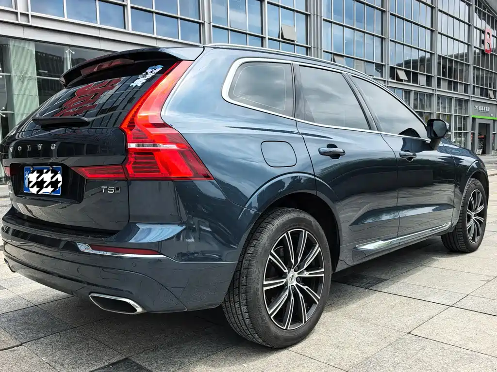 Volvo XC60 — фото 4