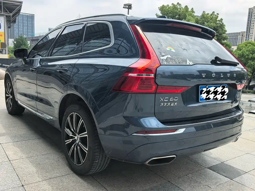 Volvo XC60 — фото 6
