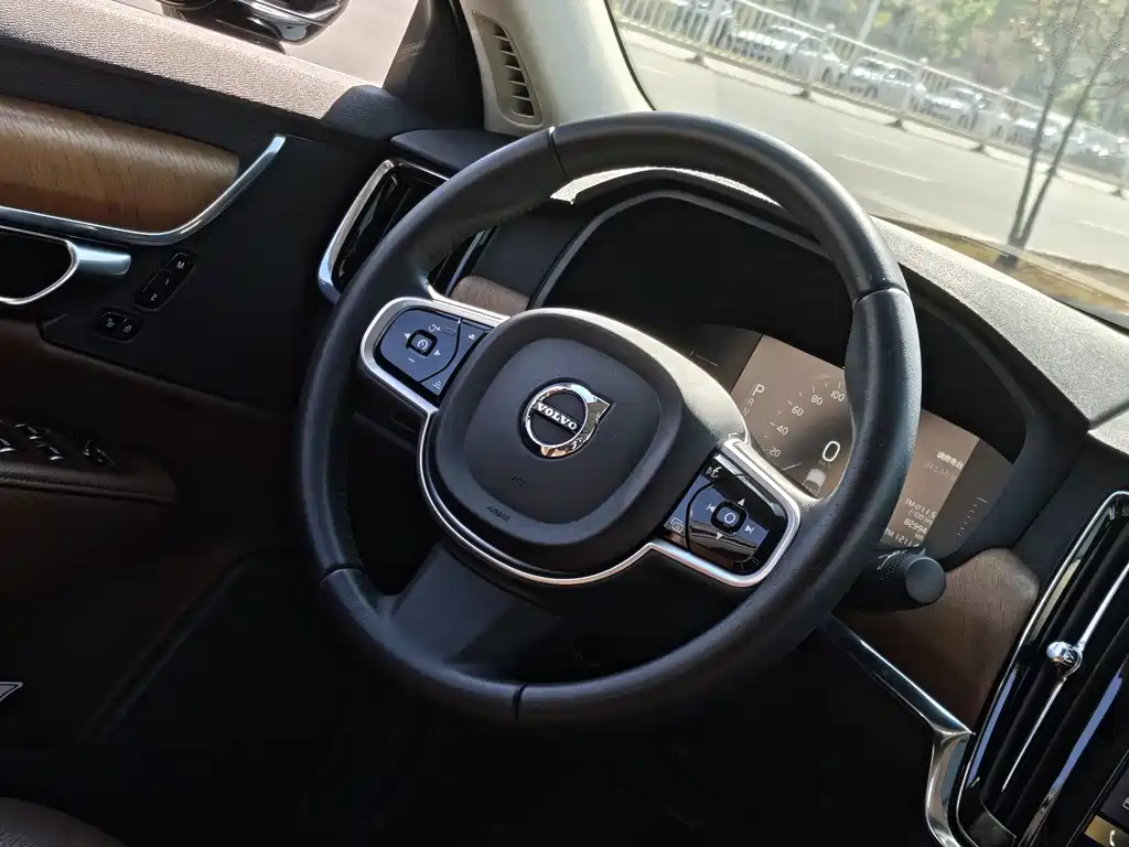 Volvo S90 — фото 14