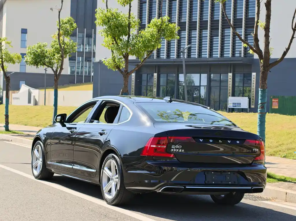 Volvo S90 — фото 4